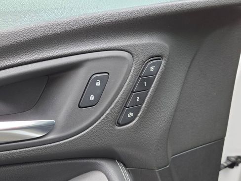 Used 2022 Buick Encore GX Essence w/ Experience Buick Package image 29