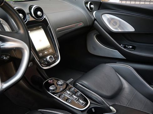 Used 2023 McLaren GT RWD image 18