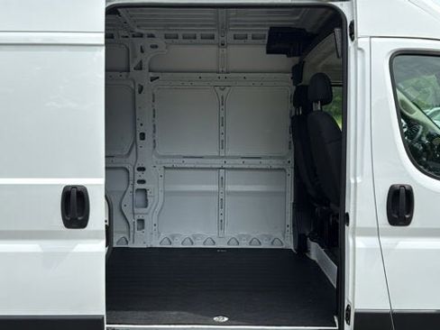 Used 2025 RAM ProMaster 2500 w/ Convenience Group FWD image 23
