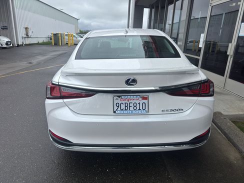 Used 2022 Lexus ES 300h w/ Premium Package image 11