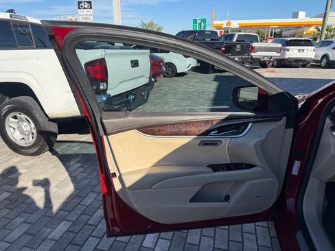 Used 2013 Cadillac XTS Luxury image 24