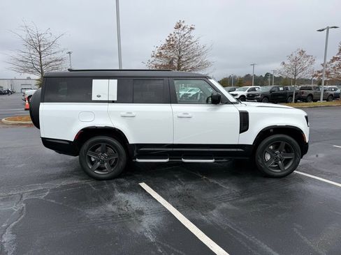 Used 2023 Land Rover Defender 130 X-Dynamic SE AWD/4WD image 9