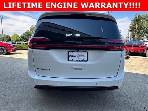 New 2026 Chrysler Pacifica Select FWD image 7