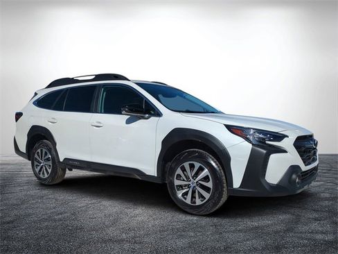 Used 2025 Subaru Outback Premium image 1