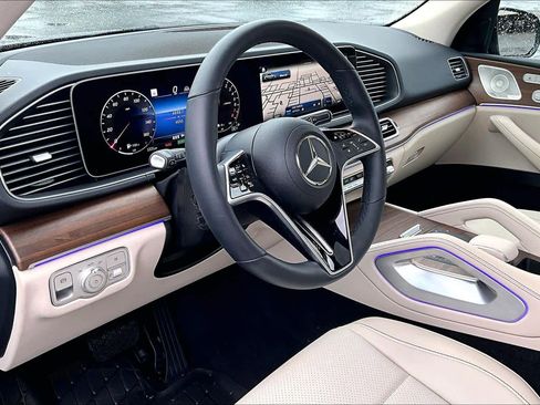 Used 2025 Mercedes-Benz GLE 450e 4MATIC image 18