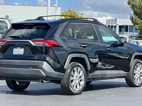 Used 2021 Toyota RAV4 Limited image 2