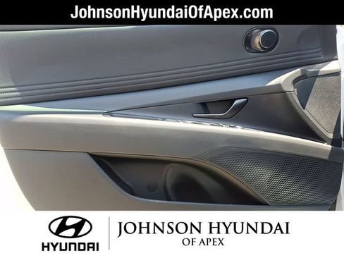 Used 2025 Hyundai Elantra SEL FWD image 11