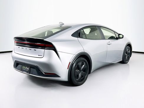 Used 2025 Toyota Prius LE image 9