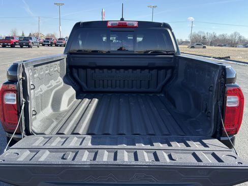 Used 2023 GMC Canyon Denali image 5