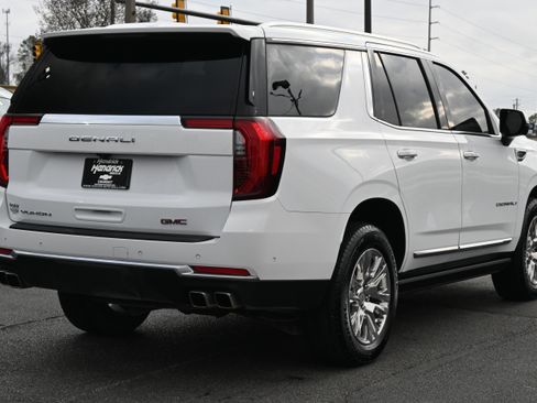 Used 2025 GMC Yukon Denali w/ Sun & Power Step Package image 12