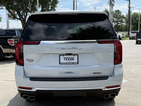 New 2026 GMC Yukon Denali w/ Denali Reserve Package AWD/4WD image 6
