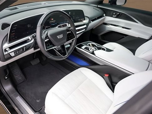 Used 2025 Cadillac Lyriq Luxury image 10