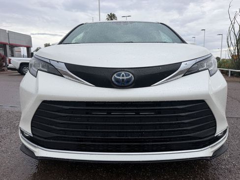 Used 2021 Toyota Sienna XLE w/ XLE Plus Package FWD image 9