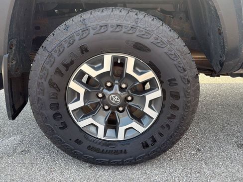 Used 2020 Toyota Tacoma TRD Off-Road AWD/4WD image 13