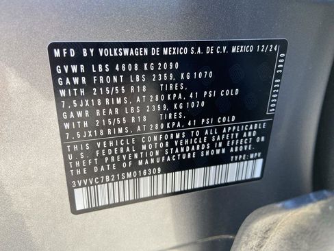 Used 2025 Volkswagen Taos SE w/ Panoramic Sunroof Package image 38