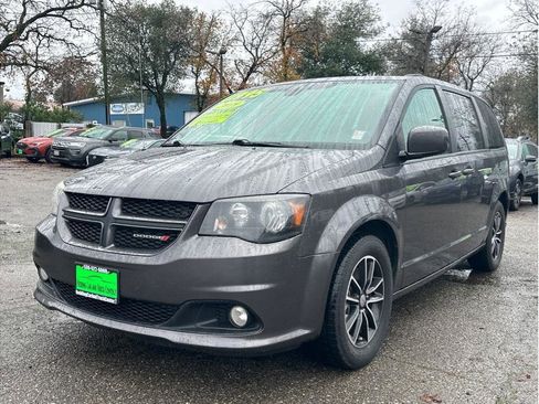 Used 2019 Dodge Grand Caravan GT image 3