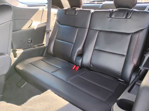 Used 2023 Ford Explorer ST-Line image 18