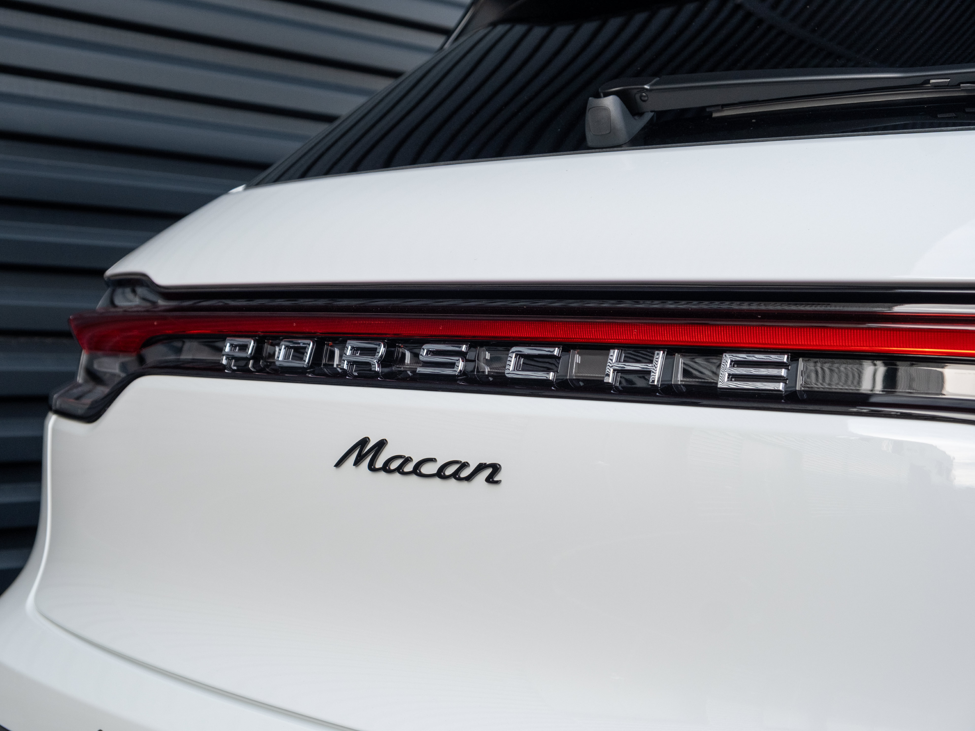 Certified 2026 Porsche Macan AWD/4WD image 17