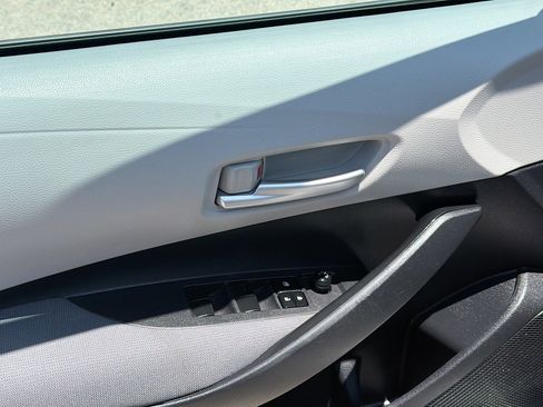 Used 2021 Toyota Corolla LE FWD image 16