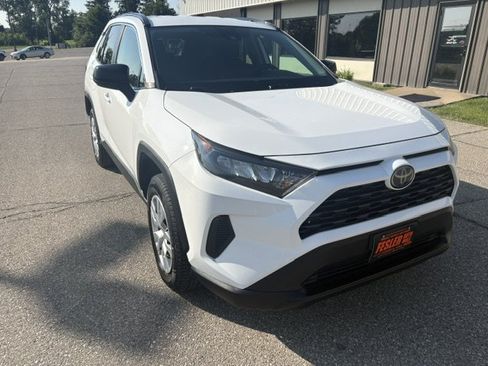 Used 2020 Toyota RAV4 LE AWD/4WD image 3