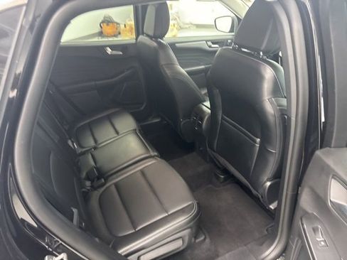Used 2025 Ford Escape Platinum AWD/4WD image 29