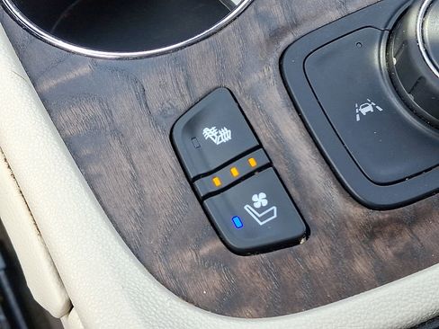 Used 2021 GMC Acadia Denali image 24