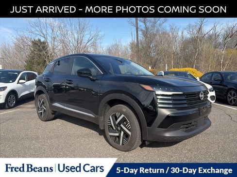 Used 2025 Nissan Kicks SV w/ Illumination Package image 1