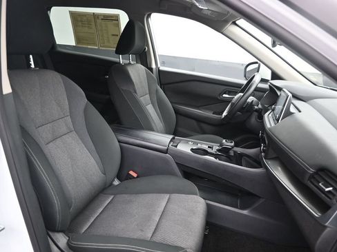 Used 2025 Nissan Rogue SV FWD image 14