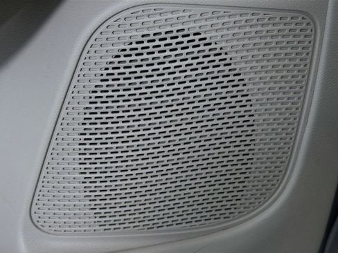 Used 2024 Chrysler Pacifica Touring-L image 21