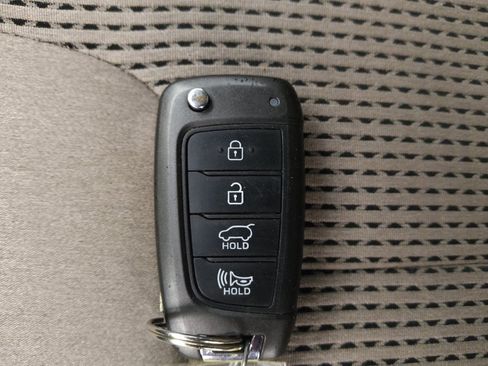 Used 2019 Hyundai Santa Fe SE image 32