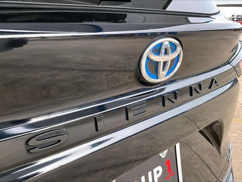 Used 2023 Toyota Sienna XSE image 31