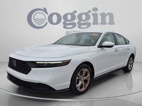 Certified 2025 Honda Accord LX image 2