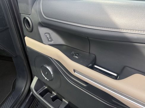 Used 2024 Ford Expedition Max Limited image 32