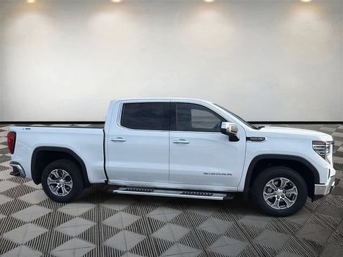 Used 2022 GMC Sierra 1500 SLT w/ SLT Convenience Package AWD/4WD image 4