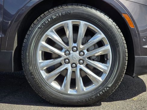 Used 2018 Cadillac XT5 Platinum w/ Driver Assist Package AWD/4WD image 9