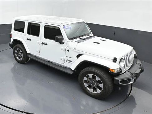 Used 2022 Jeep Wrangler Unlimited Sahara AWD/4WD image 38