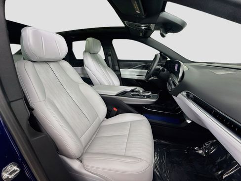 Used 2025 Cadillac Lyriq Sport RWD image 30