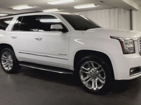 Certified 2017 GMC Yukon SLT w/ Premium Edition AWD/4WD image 2