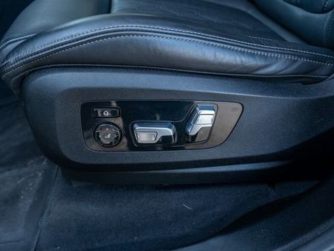 Used 2022 BMW X7 M50i w/ Dynamic Handling Package image 31