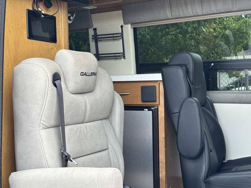 Used 2020 Mercedes-Benz Sprinter 3500 image 26
