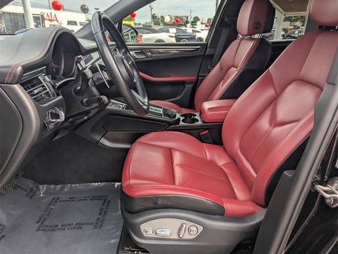 Used 2024 Porsche Macan Turbo image 10