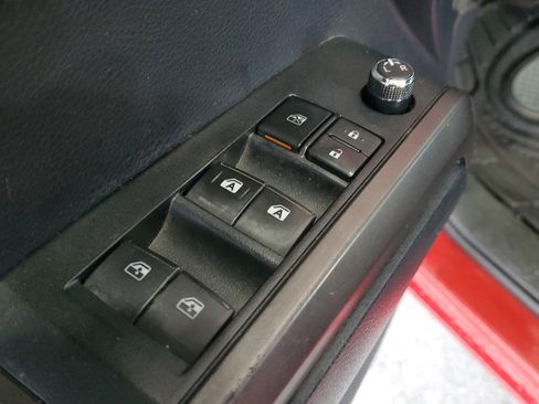 Used 2018 Toyota Tacoma TRD Off-Road AWD/4WD image 16