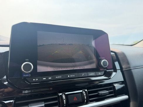 Used 2025 Nissan Pathfinder SV FWD image 21