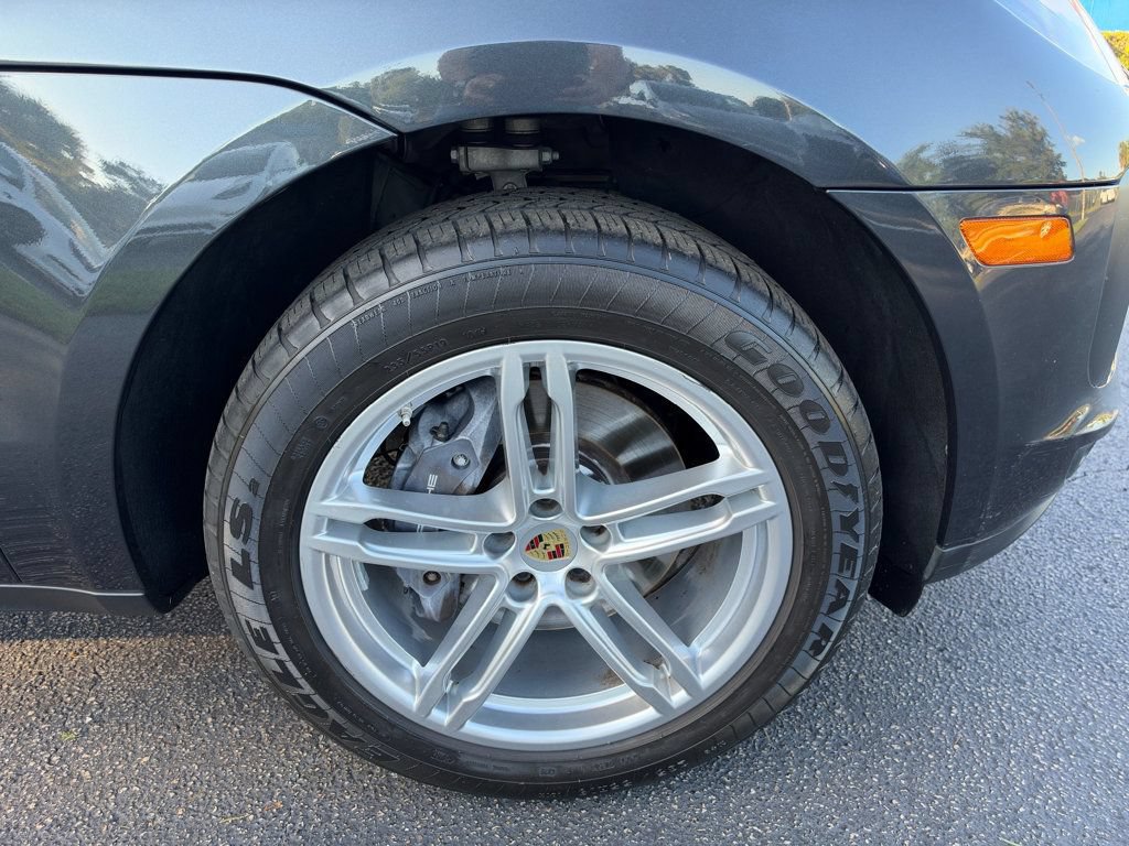 Used 2021 Porsche Macan w/ Premium Package AWD/4WD image 38