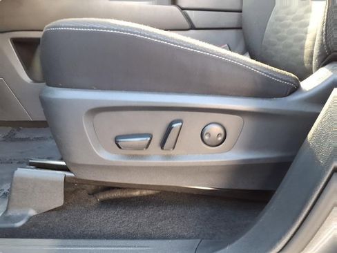 Used 2025 Nissan Pathfinder SV AWD/4WD image 23