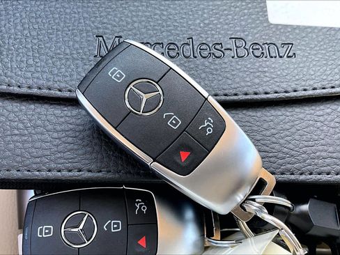 Used 2025 Mercedes-Benz GLB 250 image 15