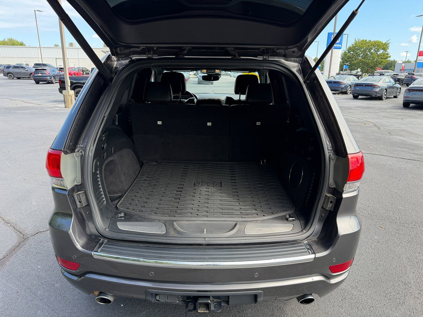 Used 2019 Jeep Grand Cherokee Overland AWD/4WD image 8