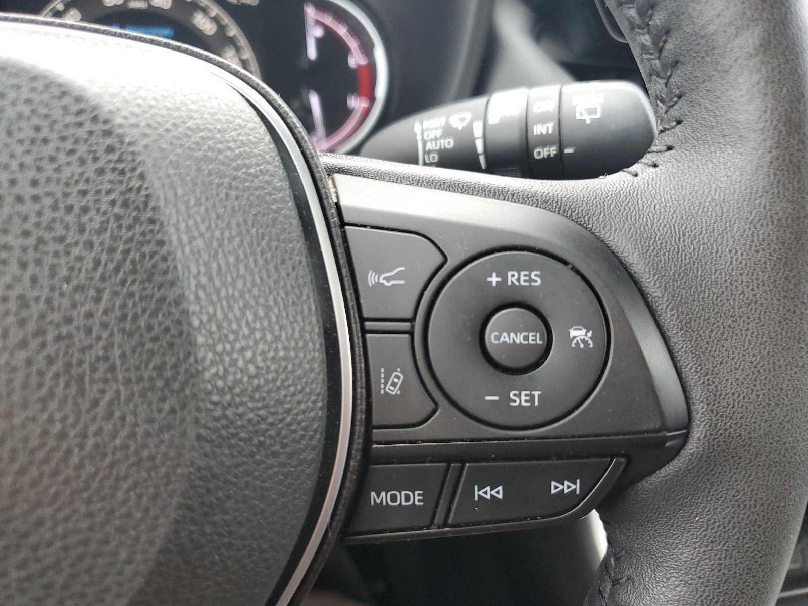 Used 2023 Toyota RAV4 XLE Premium AWD/4WD image 23