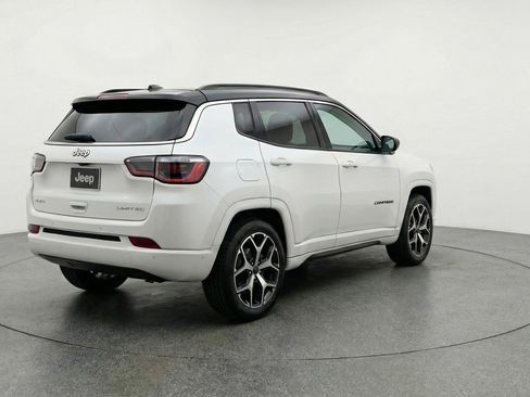 Used 2025 Jeep Compass Limited image 9