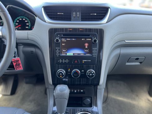 Used 2014 Chevrolet Traverse LT image 13